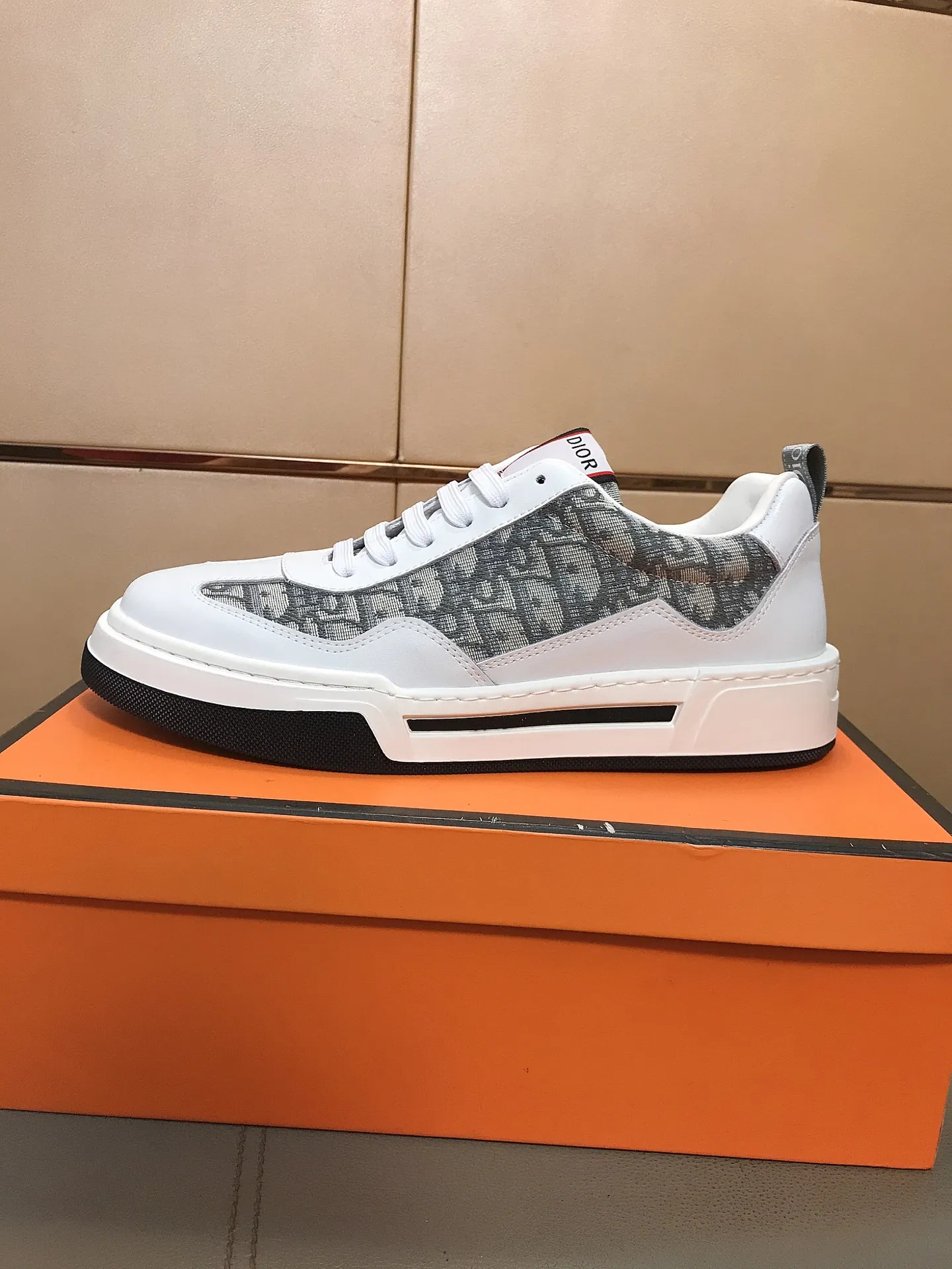 Factory price 400 ↔️↔️ (Dior) new men's casual sports shoes 👣 Full of charm, luxury style gentleman shoes. Upper: Made of imported Italian cowhide + printed fabric, sheepskin lining. Branded wear-resistant soles; with classic logos💋The whole pair of shoes is fashionable and casual yet high-end style🎈🎈Size: 38-44